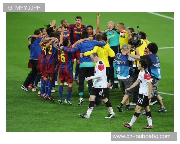 足球碰撞的瞬间解析与技术探讨如何提升球员的安全与竞技表现