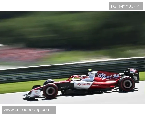 F1赛车与战斗机的速度较量谁能称霸天空与赛道的巅峰